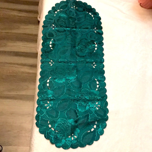 TABLE RUNNER - Picture 7 of 10